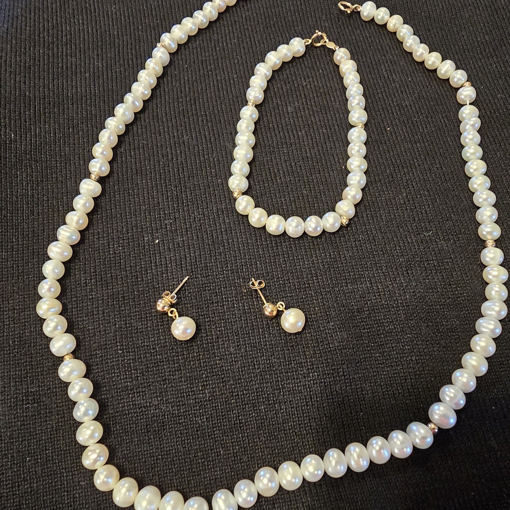 Elegant Pearl Jewelry Set